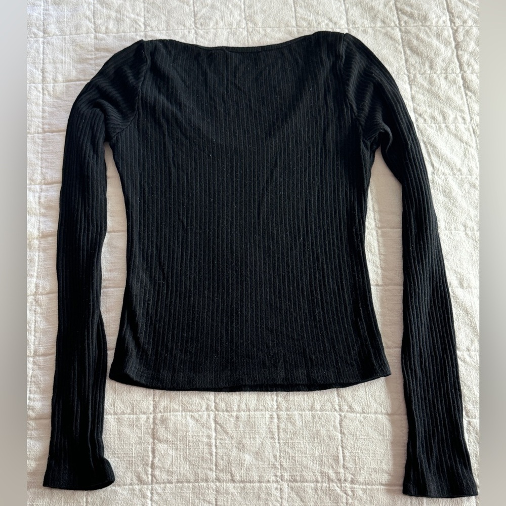 Brandy Melville Black Ribbed Long Sleeve Crop Top - Picture 2 of 4